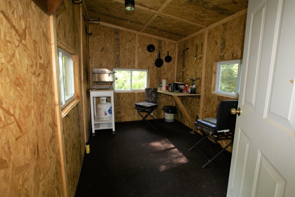 30 Acres Dream Home Camp Inside